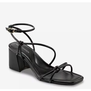 NWT Marc Fisher Gurion Sandal (Size 7)